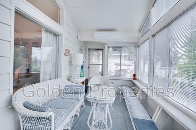 Building Photo - 1415 Crestline Dr