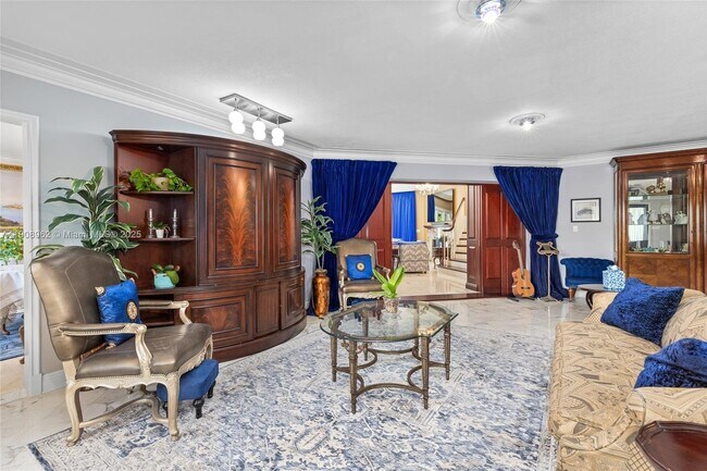 Building Photo - 70 Bay Colony Ln