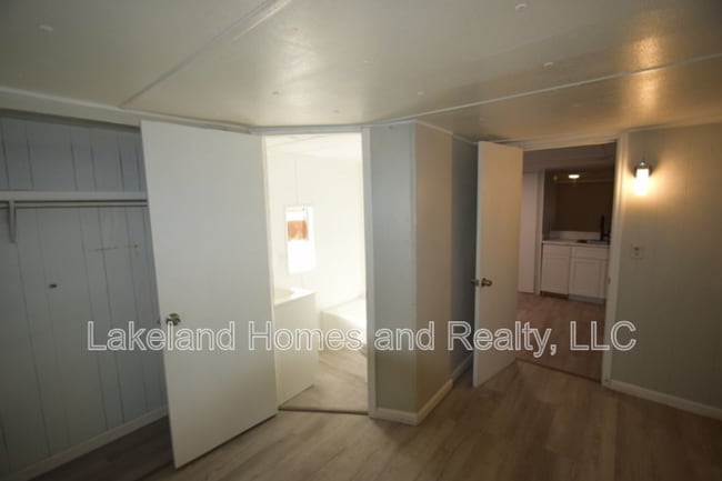 Building Photo - 4053 Bay Ave SE