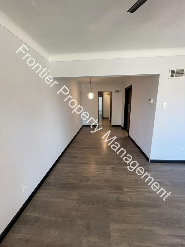 Building Photo - 755 Lepere