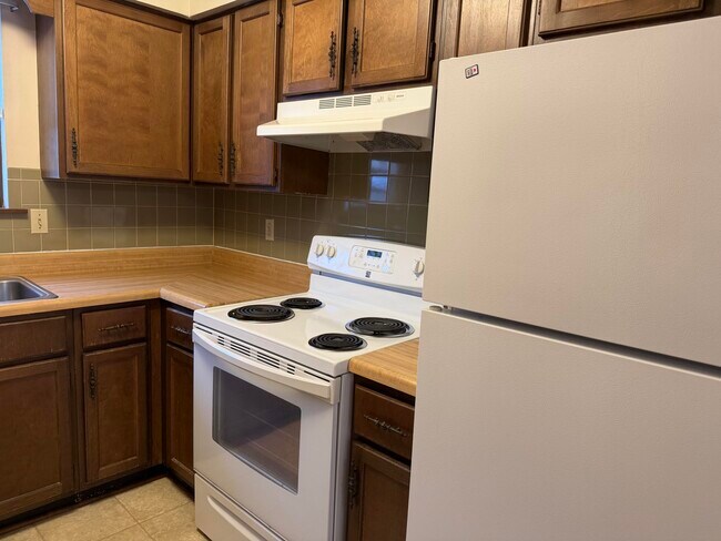 Building Photo - 2205 Warwick St