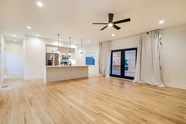 Building Photo - 367 Parkway Dr NE