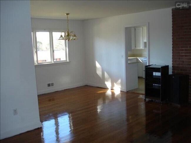 Building Photo - Luster Lane