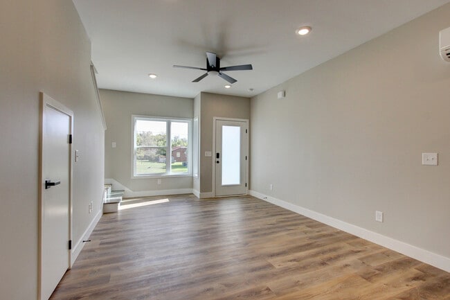 Building Photo - 238 3rd St