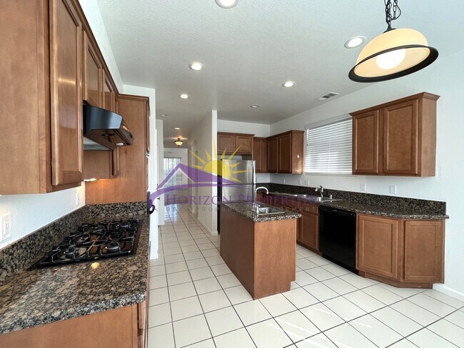 Building Photo - Bright 3 Bed 2.5 Bath 1,840 Sq. Ft. Fair Oaks Home
