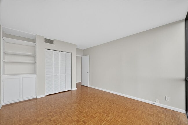 Building Photo - 5001 Woodway Dr