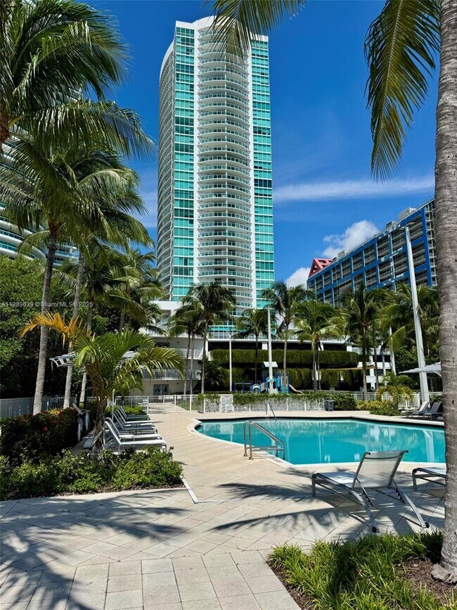Building Photo - 2101 Brickell Ave