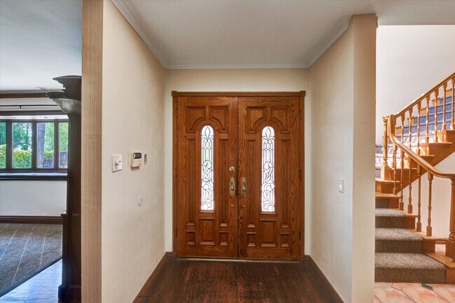 Building Photo - 5-Bedroom Home in Desirable Friendly Hills...