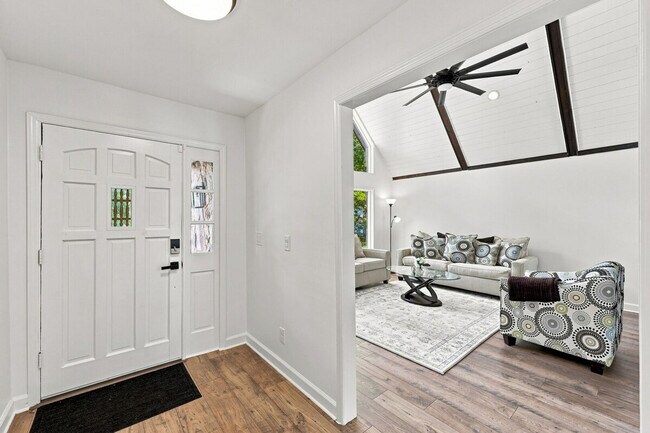 Building Photo - 4225 Twin Rivers Dr