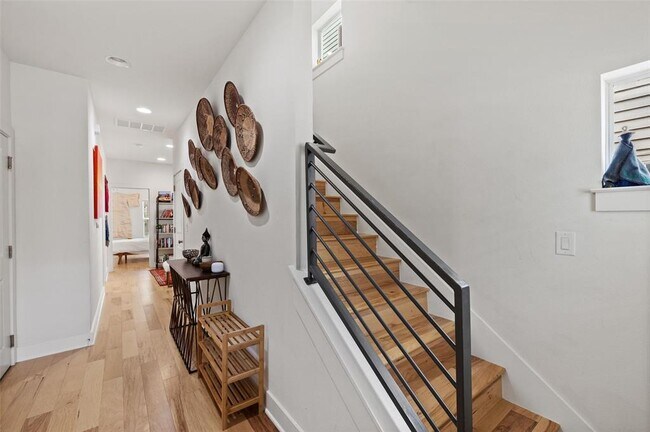 Building Photo - 2713 Halcyon Dr