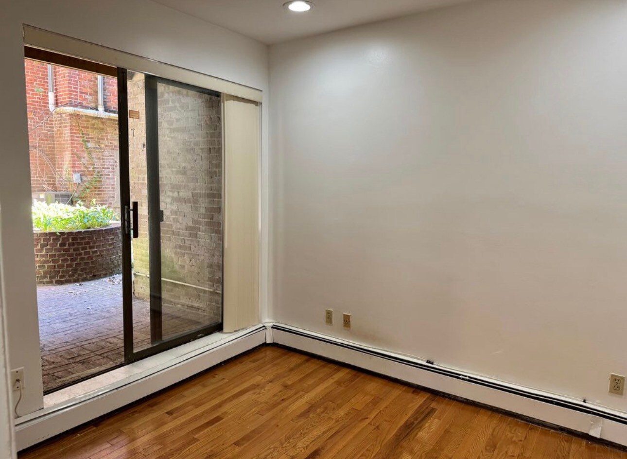 Building Photo - 390 Riverway