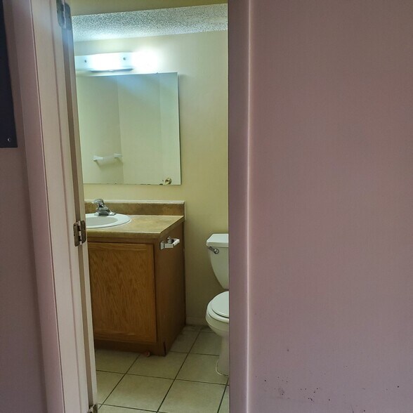 Building Photo - 1234 E Elm St