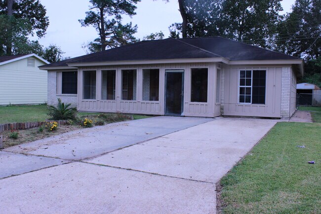 Primary Photo - 3645 Hemlock Ln