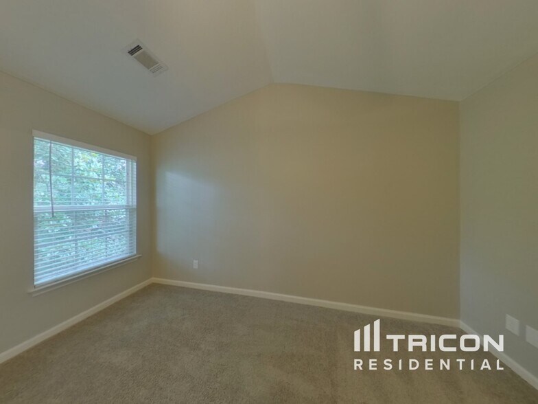 Building Photo - 202 Harris Ct