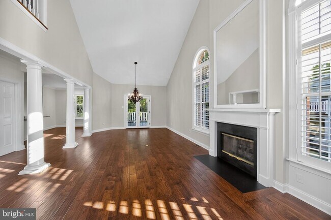 Building Photo - 563 Gramercy Ln