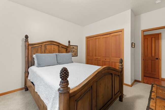 Building Photo - 3300 Graf St