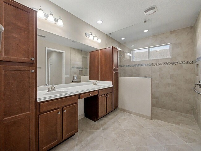 Building Photo - 12115 SW Bennington Cir