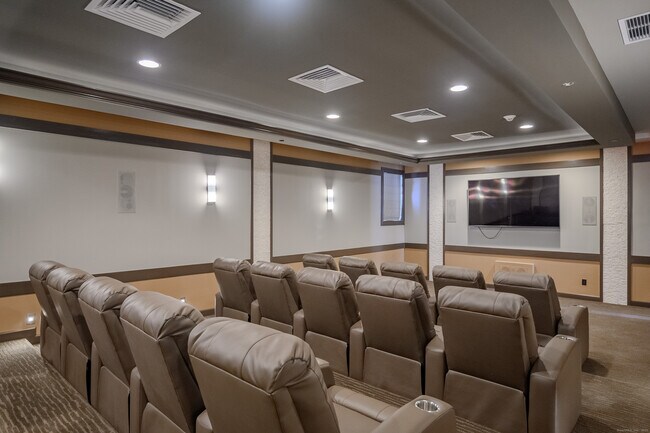 Building Photo - 8 Brentwood Cir