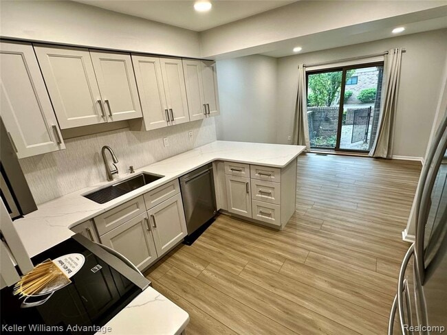 Building Photo - 31404 Hunters Cir Dr