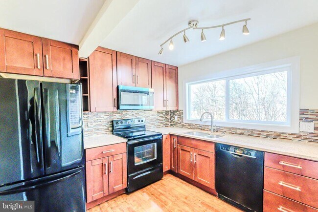 Building Photo - 13373 Hungerford Pl