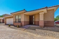 Building Photo - Excellent location! Community Pool and parks! Appliances included!