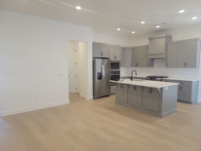 Building Photo - Bright and Spacious NEW 3 Bedroom Home!