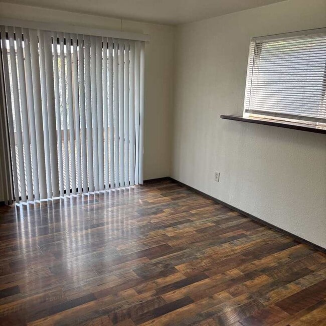 Building Photo - 274 Shakemill Rd