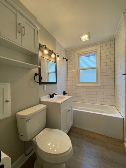 Bathroom - 3860 Colbourne St