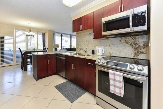 Building Photo - 4200 N Ocean Dr