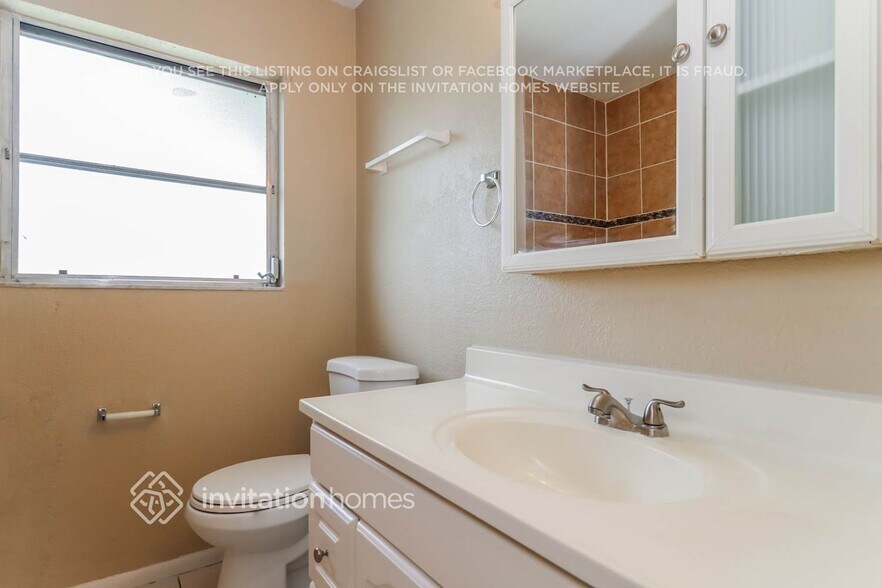 Building Photo - 11124 64th Terrace N