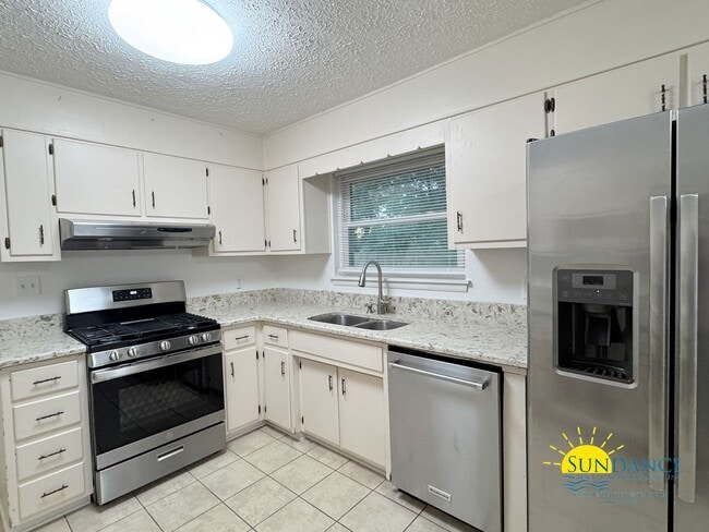 Building Photo - Beautiful 3 Bedroom Home in Fort Walton Be...