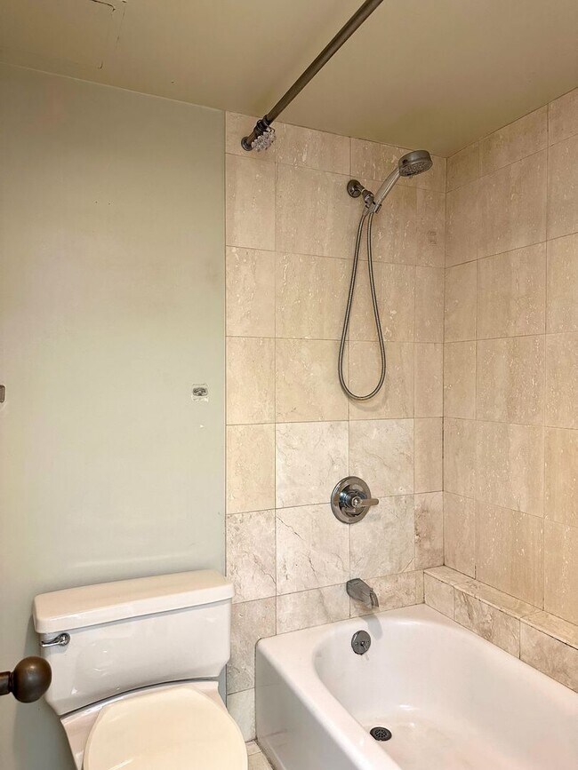 Building Photo - Subtly Furnished Honolulu Park Place 2BR/2BA/2PK Ocean View