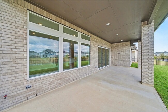 Building Photo - 5623 Logan Ridge Ln