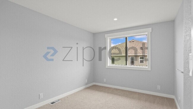 Building Photo - Unit