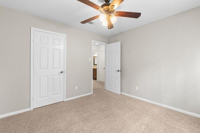 Building Photo - 28 Silver Elm Pl