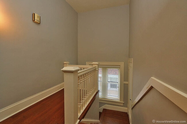 Building Photo - Three Story House Close to SEMO - June 2026- May 2027 Lease