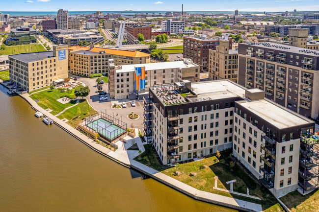 Building Photo - River Place Lofts