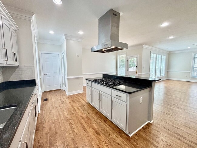 Building Photo - Gorgeous Beach View Home