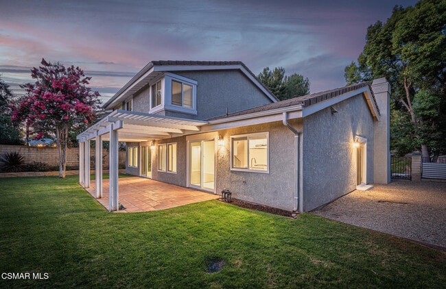 Building Photo - 1696 Shadow Oaks Pl