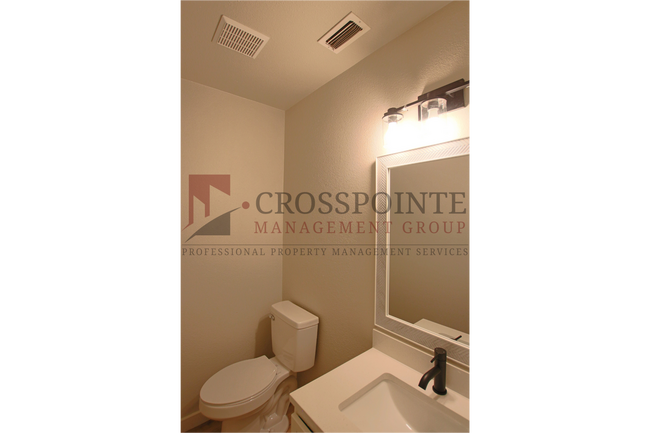 Building Photo - Remodeled 3-Bedroom, 1.5-Bath Retreat in North East Tyler!