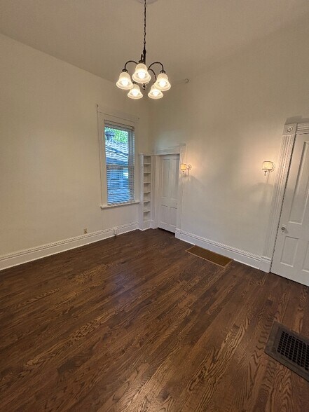 Building Photo - 1570 Linden Ave