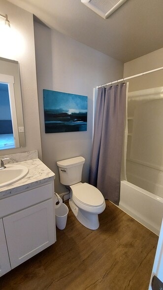 Building Photo - 6145 Farmstead Ave