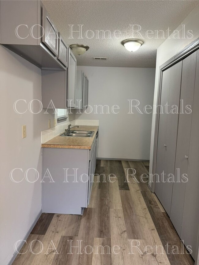 Building Photo - North East Side Duplex