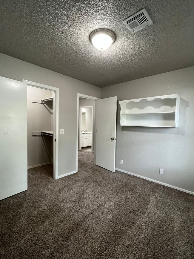 Building Photo - 3 bedroom house in Broken Arrow!