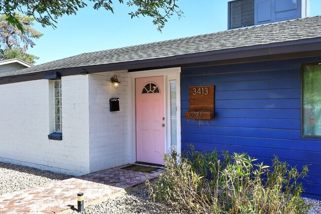 Building Photo - 3413 N 16th Dr