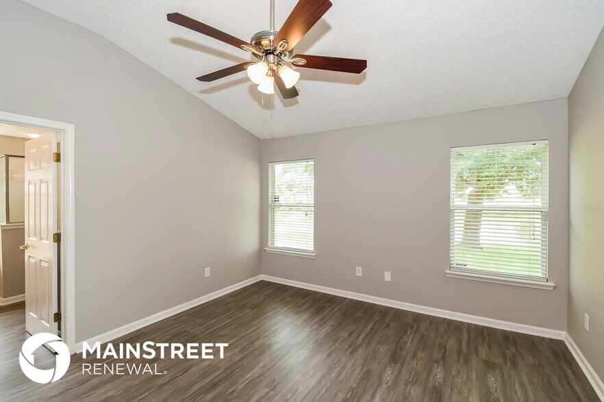 Building Photo - 11731 Deep Springs Dr N