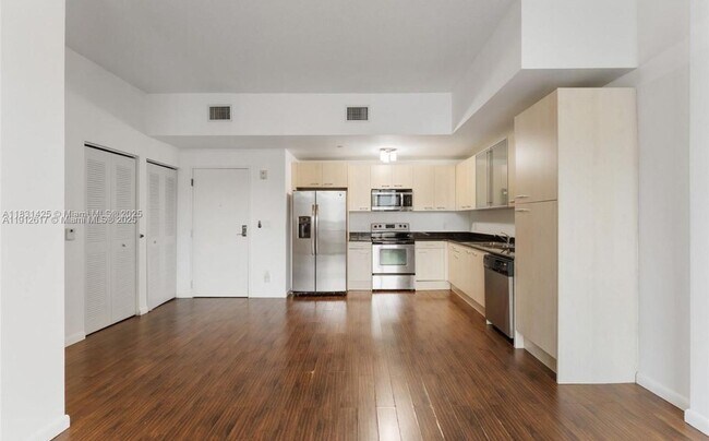 Building Photo - 1350 NW 8th Ct