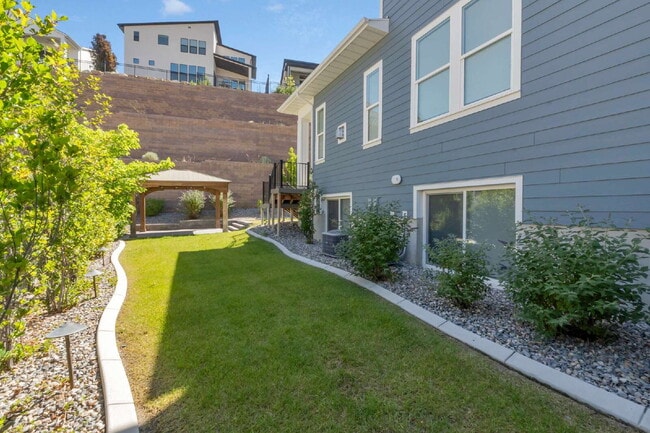 Building Photo - Traverse Mountain | SPACIOUS LIVING | 6 BED 4 BATH SINGLE FAMLY HOME