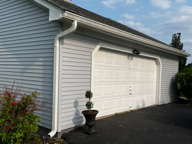 Building Photo - 3905 Carriage Hill Dr
