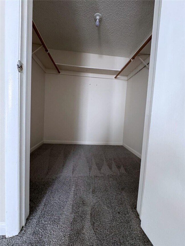 Building Photo - Charming 2 Bedroom 1 bath unit at Habana Park!